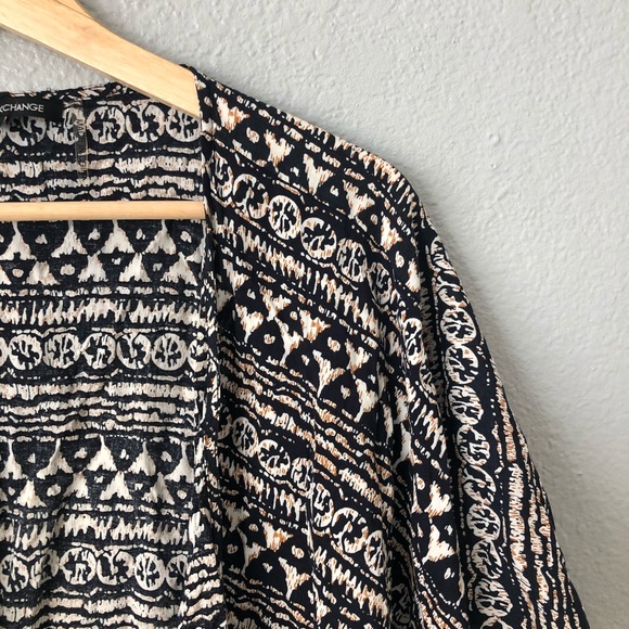 ☀️Foreign Exchange Black White Aztec Wrap Kimono - Picture 3 of 7